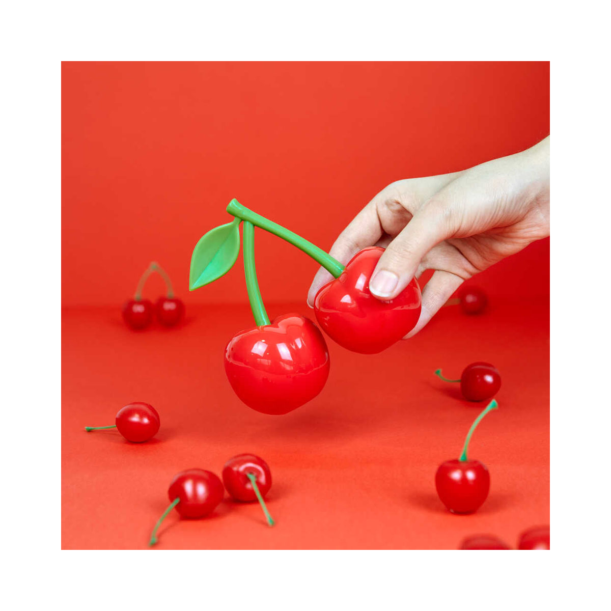 Сад за сол и бибер, Cherry 