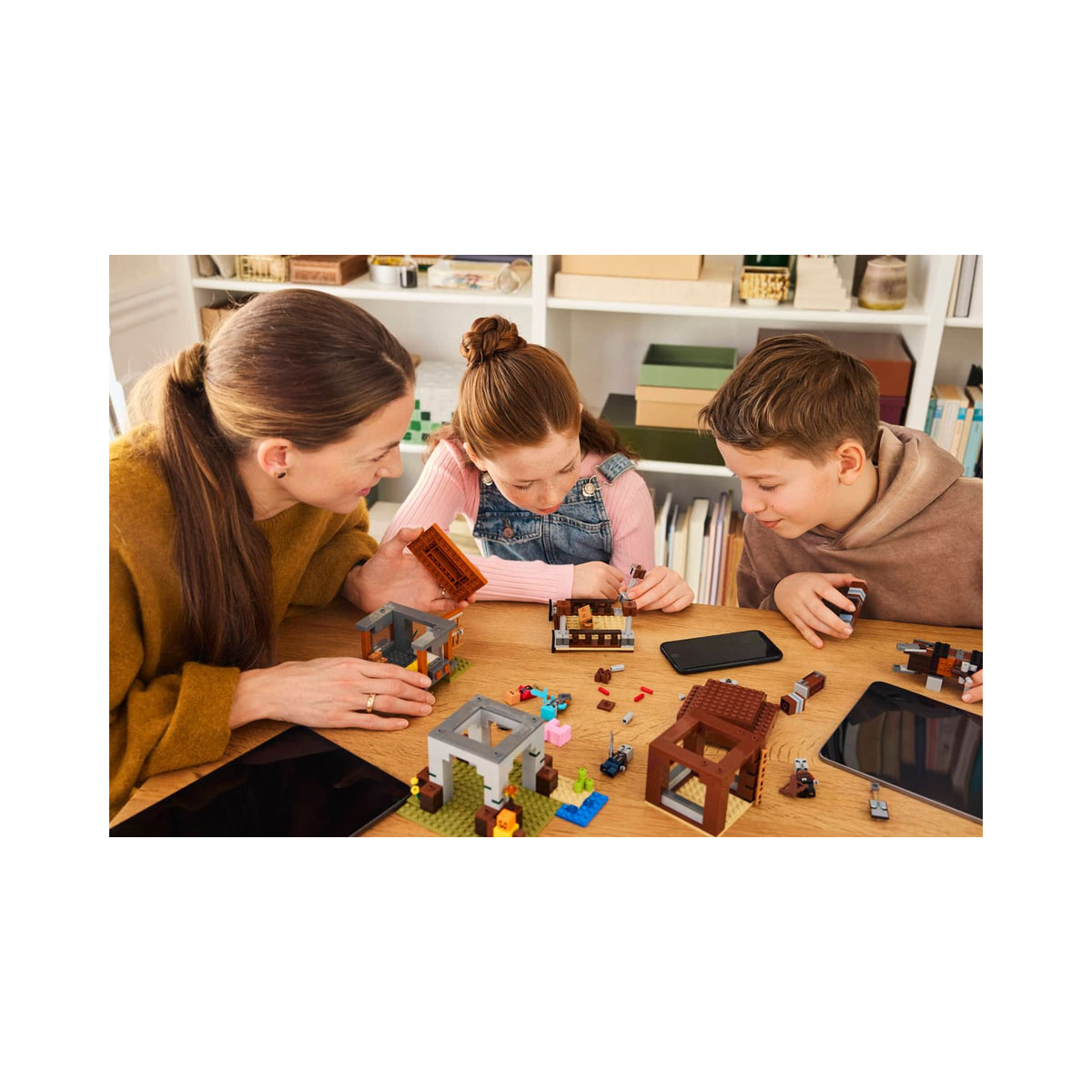 LEGO коцки, Minecraft, The Pillager Outpost and Ravager 