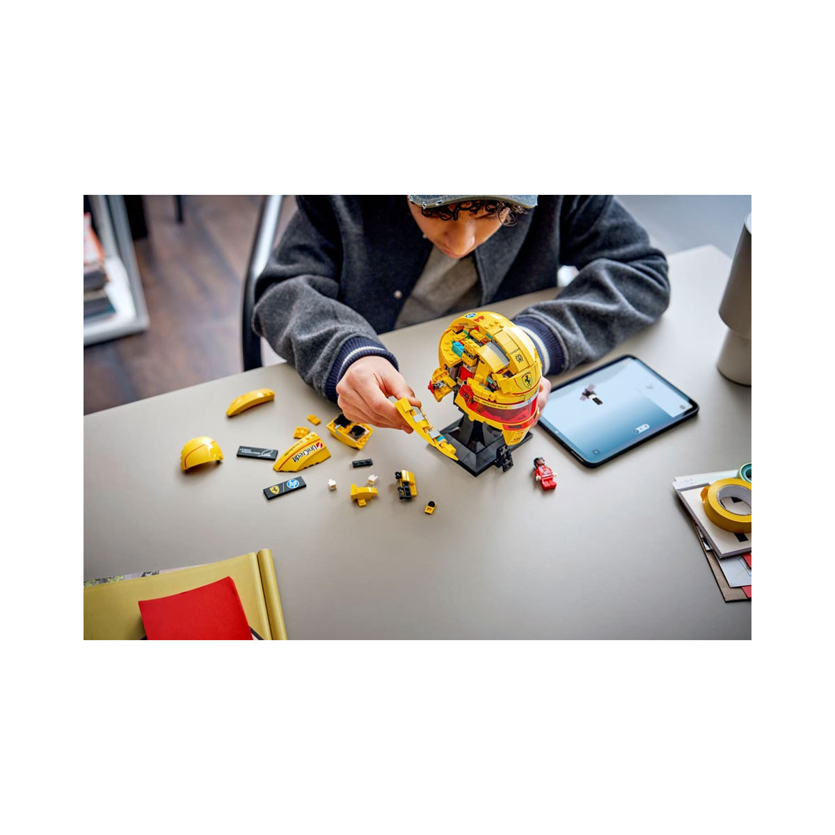 LEGO коцки, LEGO Editions, Scuderia Ferrari HP Lewis Hamilton Helmet 