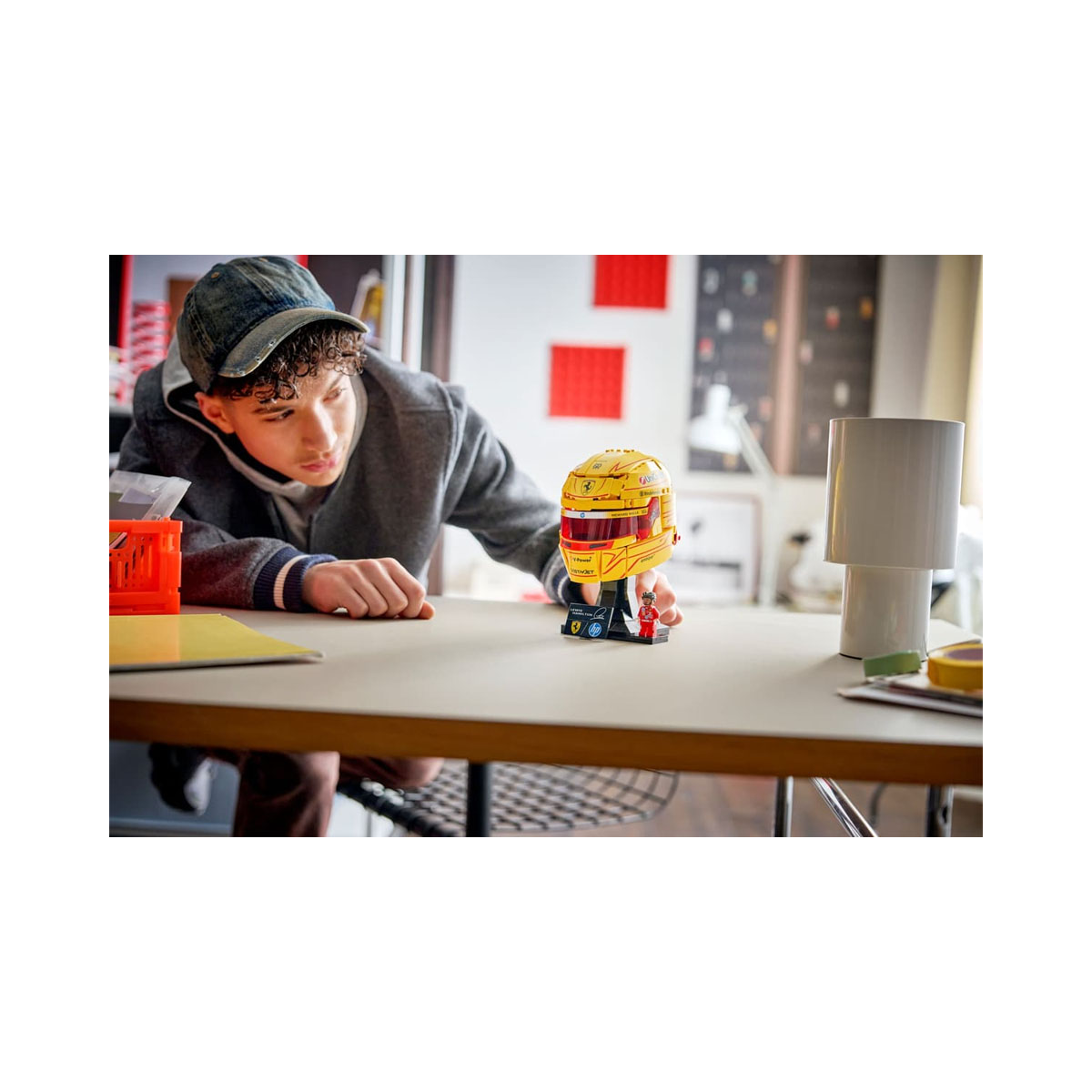 LEGO коцки, LEGO Editions, Scuderia Ferrari HP Lewis Hamilton Helmet 