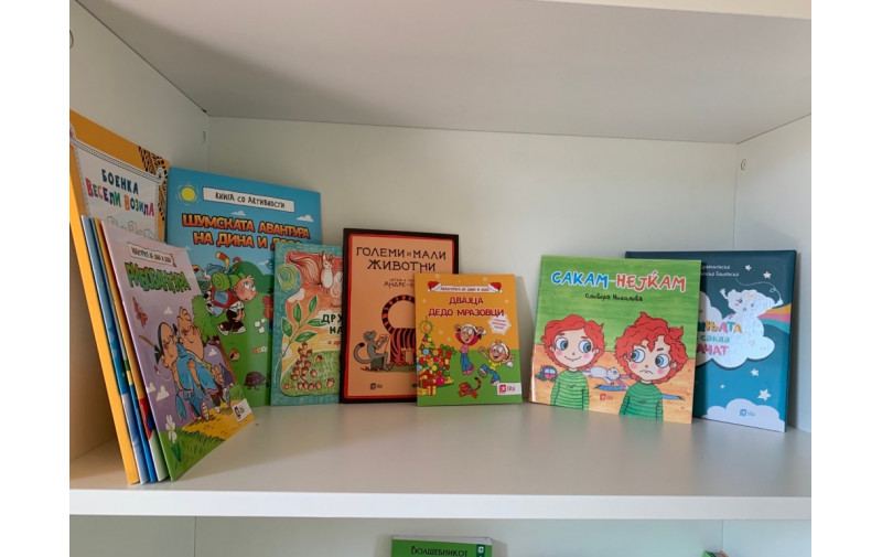 Арс Ламина ги опреми со книги домовите во хуманитарната акција Проект куќа