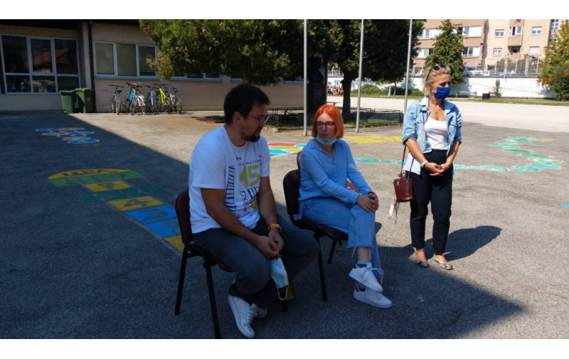 Како изгледаат писателите? – Средба на авторите на Црната птица и Јас сум Акико со учениците од ООУ Кузман Јосифовски-Питу од Скопје