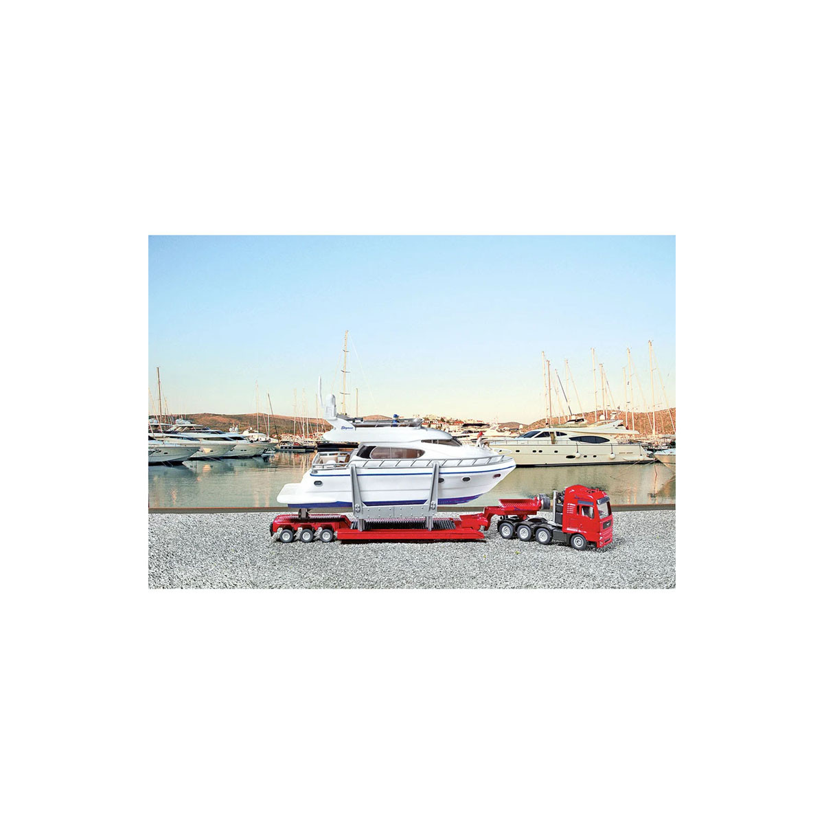 Фигура, Heavy Haulage Transporter with Yacht 
