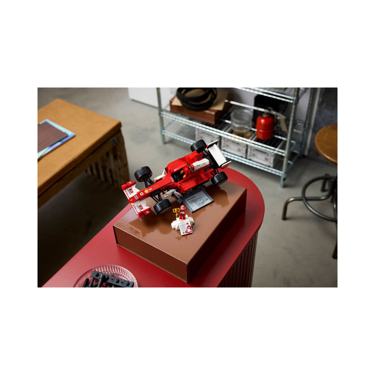 LEGO коцки, LEGO Icons, Ferrari F2004 & Michael Schumacher 