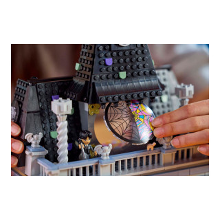 LEGO коцки, Wednesday - Wednesday & Enid's Dorm Room 