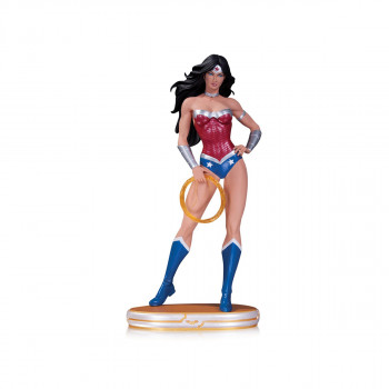 DC Collectibles Comics Cover Girls: Wonder Woman Statue 