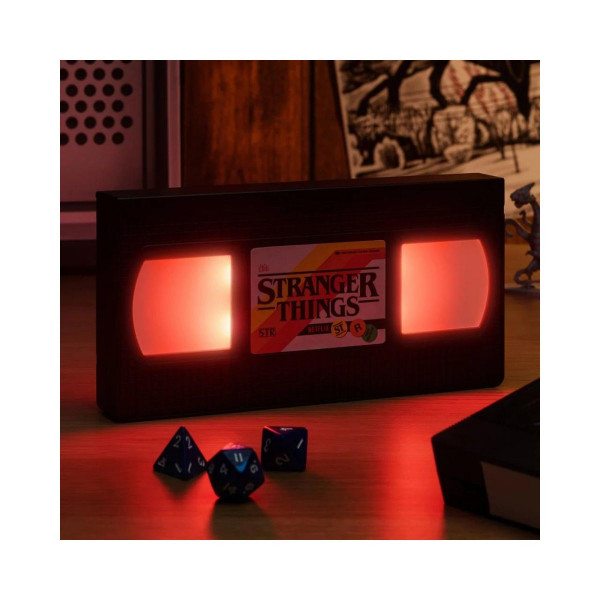 Столна ламба, Stranger Things - VHS Logo
