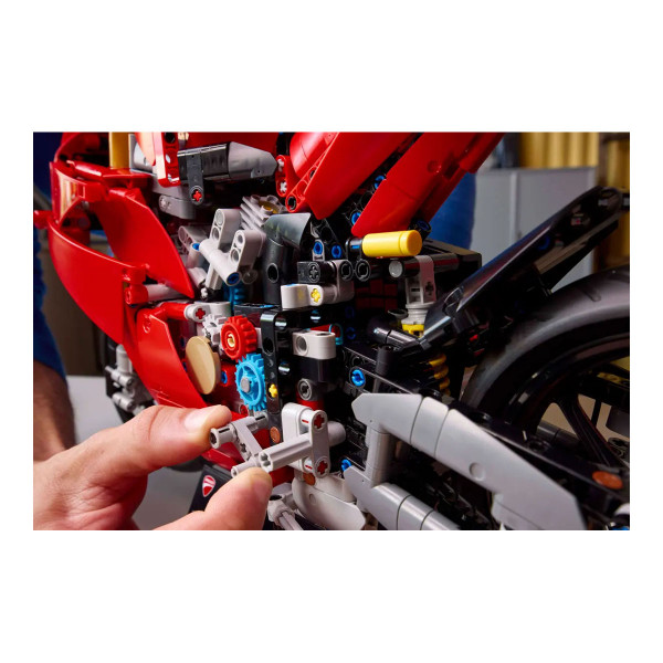 LEGO коцки, Technic, Ducati Panigale V4 S Motorcycle