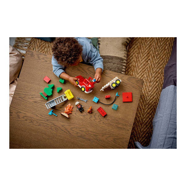 LEGO коцки, Duplo, Fire Truck with Hose and Firefighter 