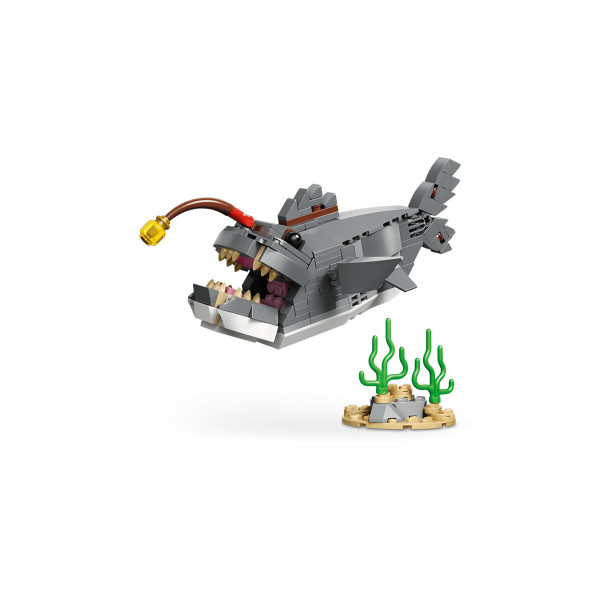 LEGO коцки, Creator 3-in-1, Fierce Shark with a Treasure Chest 