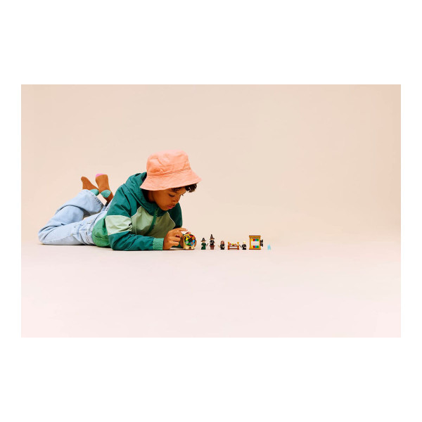 LEGO коцки, Harry Potter, Hogwarts Castle: Sorting Hat Ceremony 