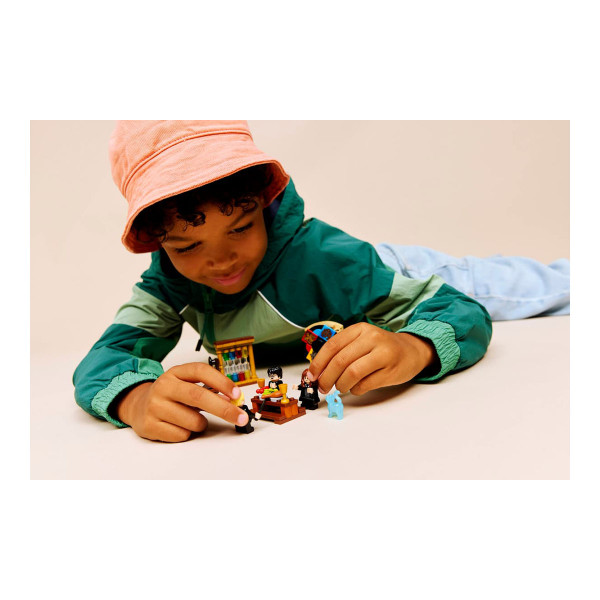 LEGO коцки, Harry Potter, Hogwarts Castle: Sorting Hat Ceremony 