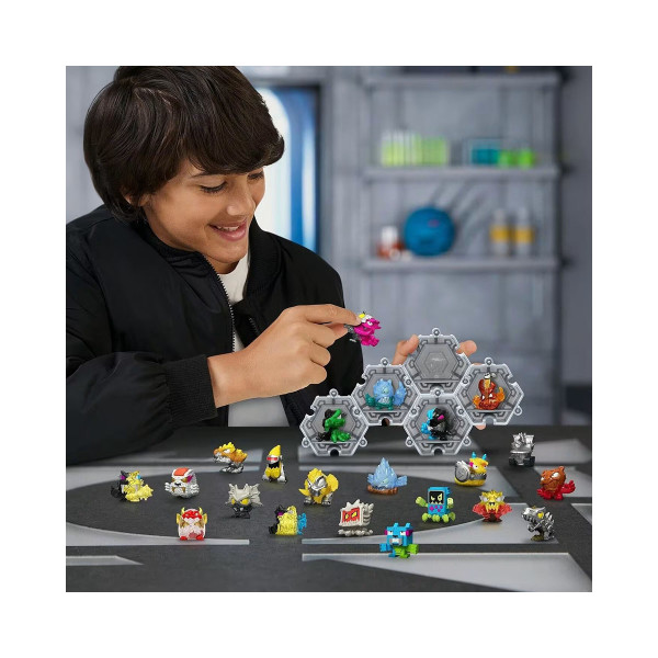 Сет од 3 мини фигури, Mr. Beast Lab Swarms (Mystery Figure), 2.5 cm 