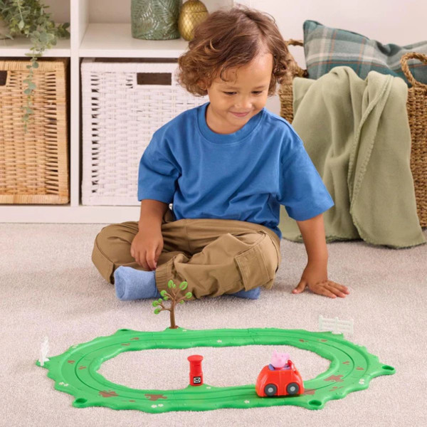 Сет за игра, Peppa Pig: Whizz Around - Peppa's Little Red Car Set 