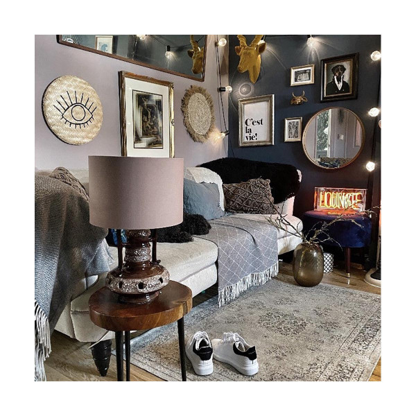 Неонски знак во кутија, 'Lounge'