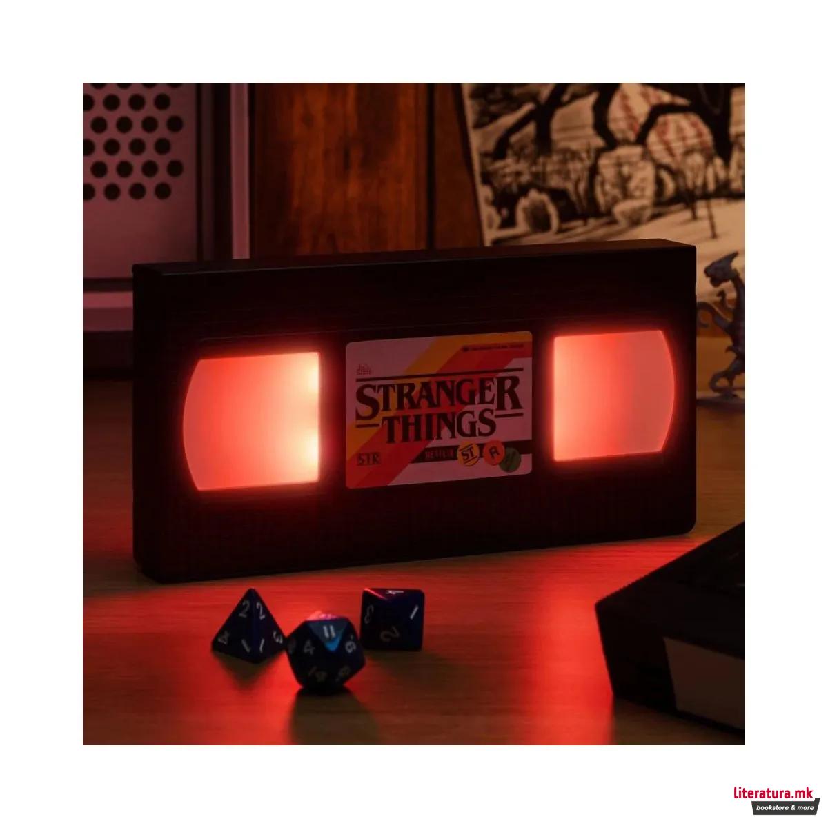 Столна ламба, Stranger Things - VHS Logo