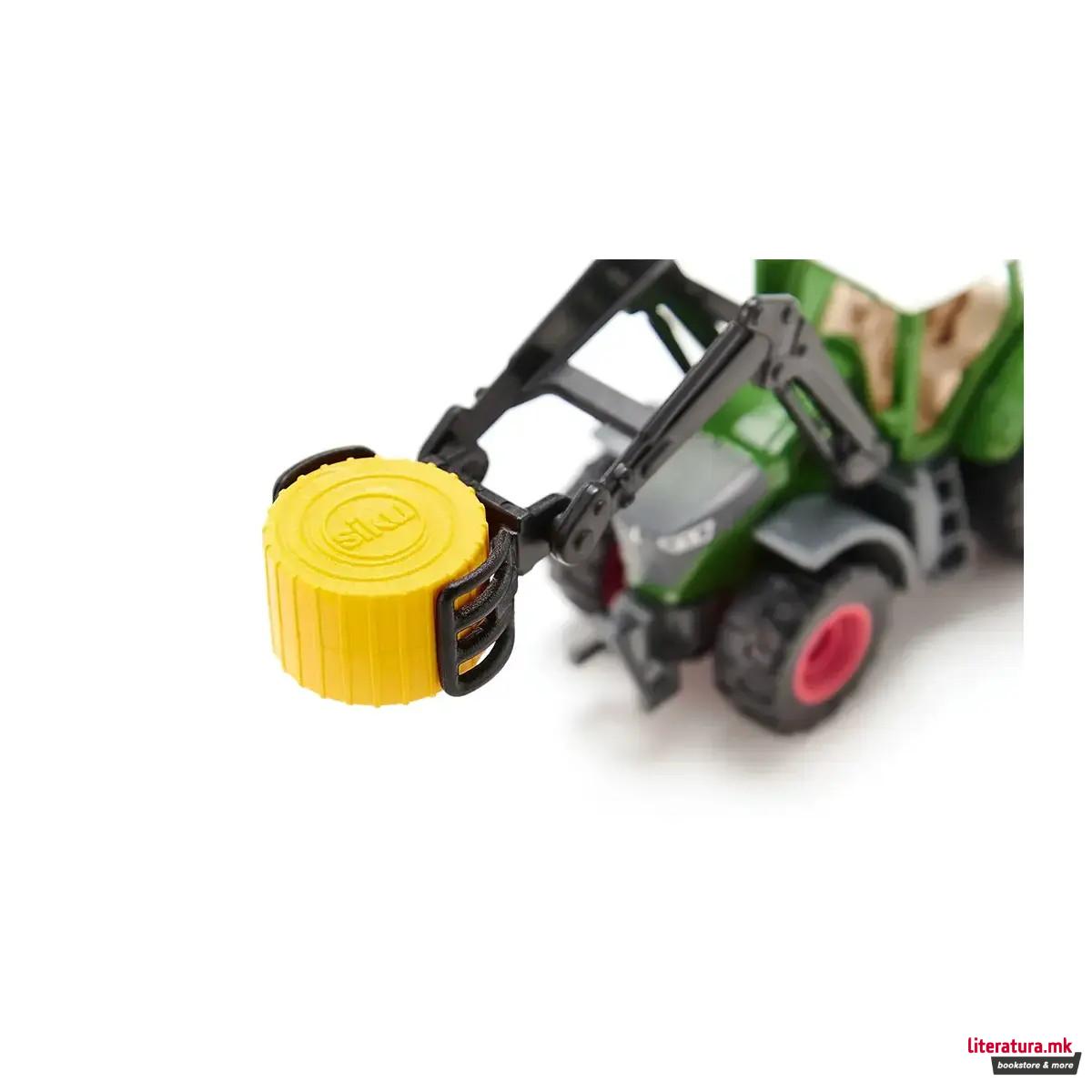 Фигура, Fendt with Bale Gripper