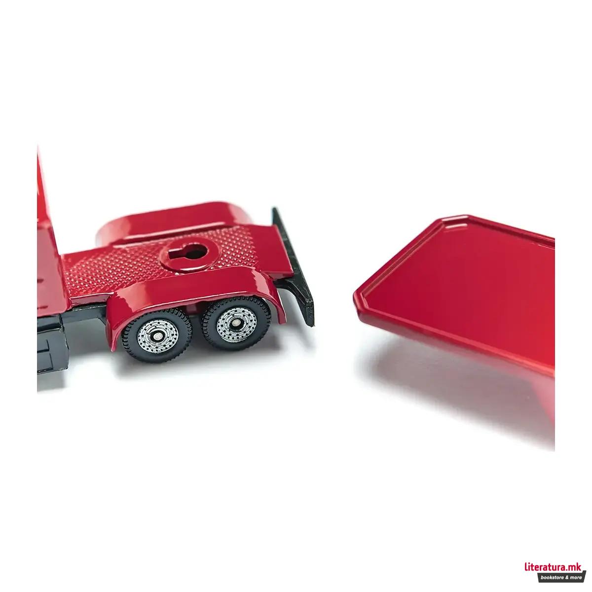 Фигура, Low Loader with Boat