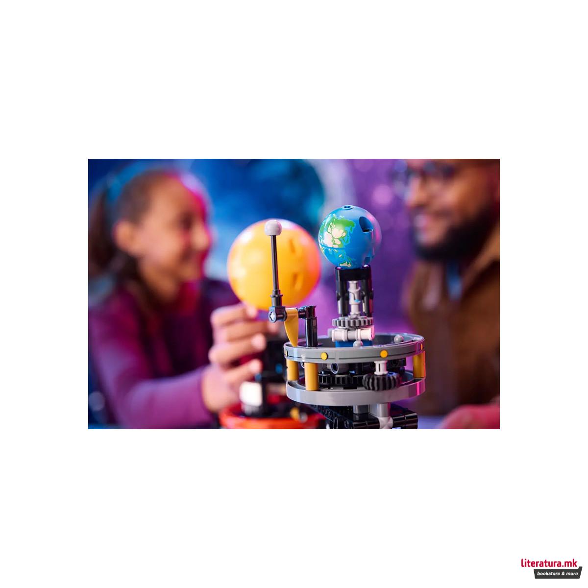 LEGO коцки, Technic, Planet Earth and Moon in Orbit