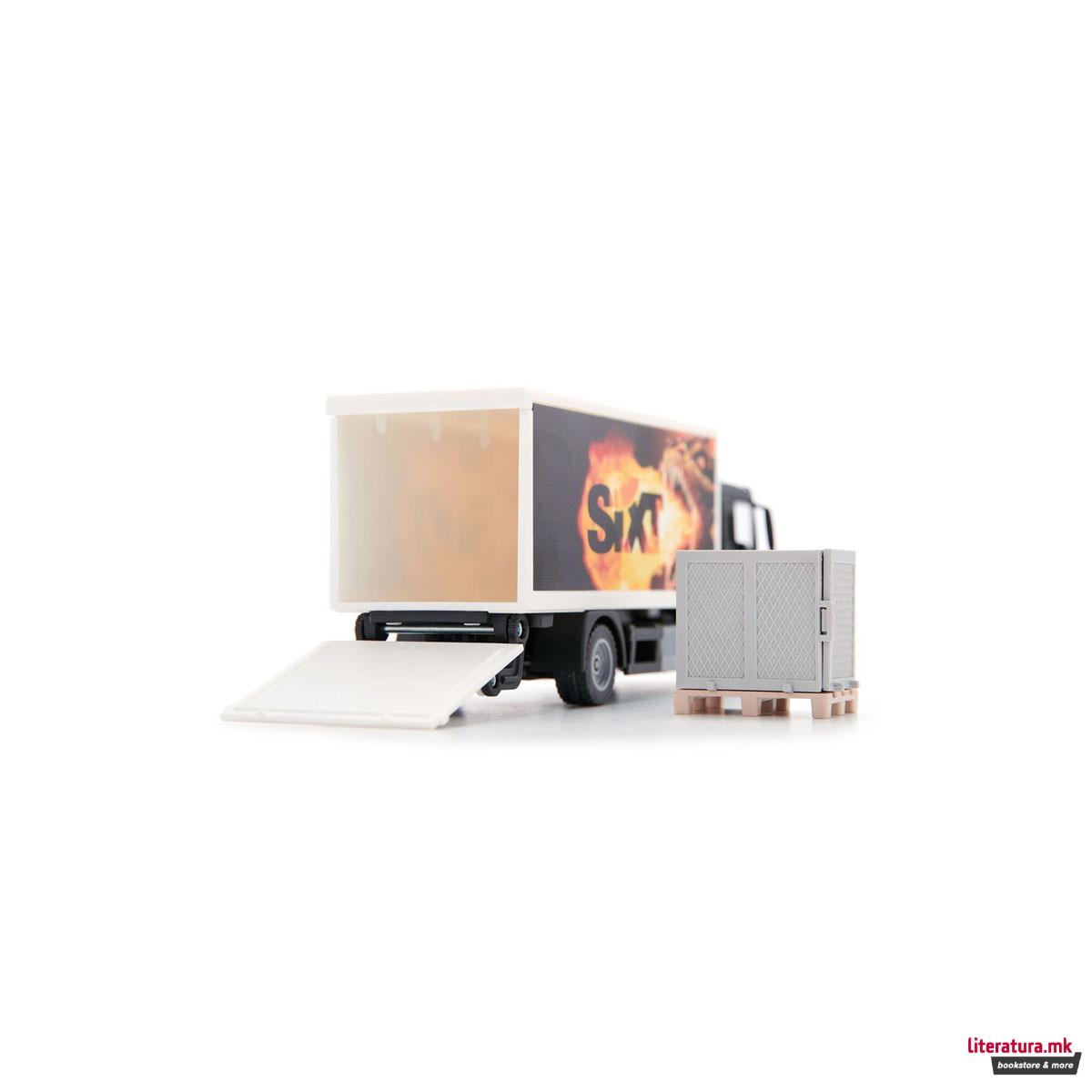 Фигура, MAN Truck with Box Body and Tail Lift 