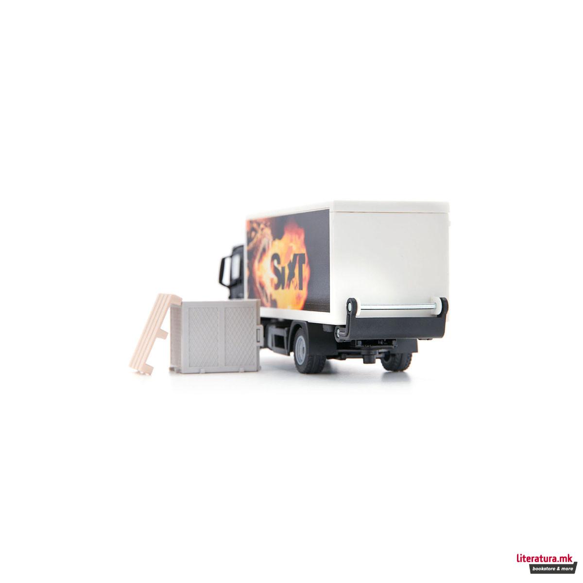 Фигура, MAN Truck with Box Body and Tail Lift 