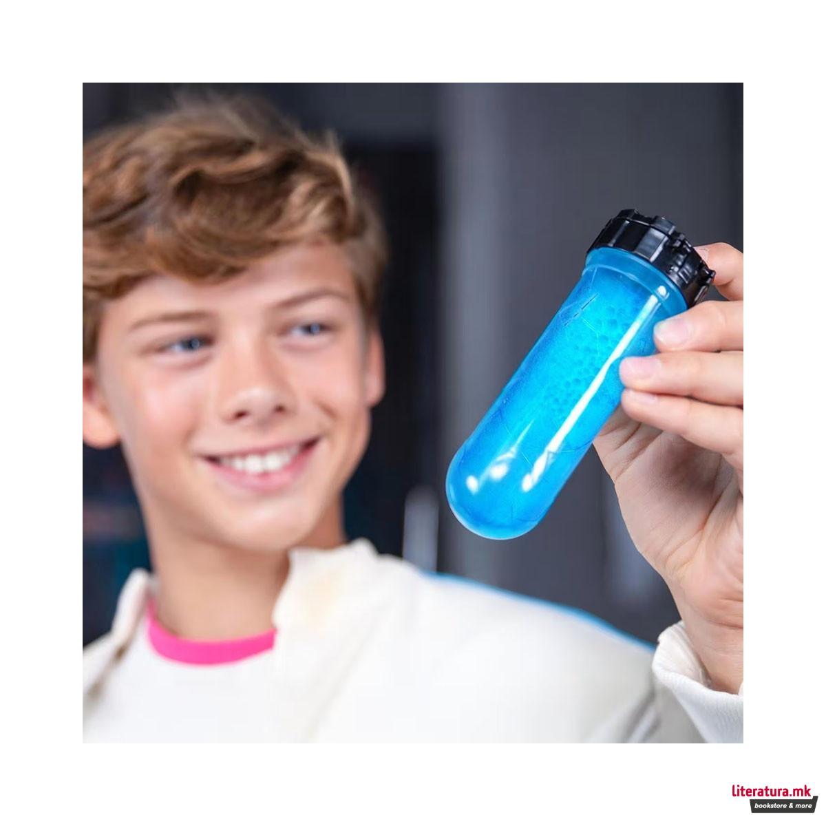 Сет од 2 мини фигури, Mr. Beast Lab Swarms (Mystery Figure) 