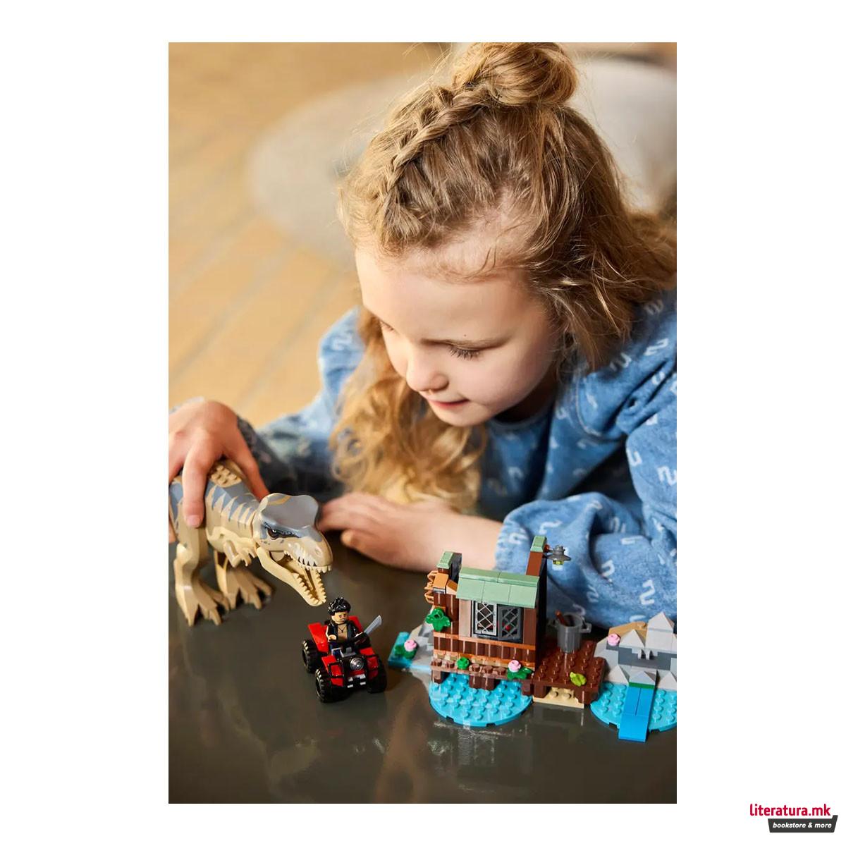 LEGO коцки, Jurassic World, T. rex River Escape 