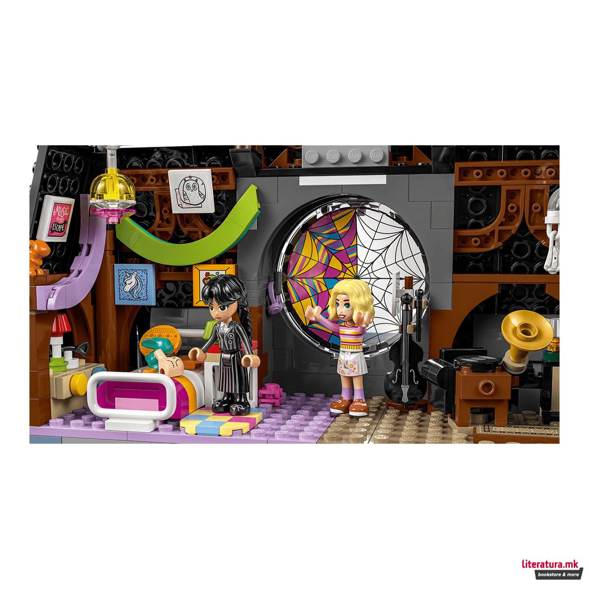 LEGO коцки, Wednesday - Wednesday & Enid's Dorm Room 