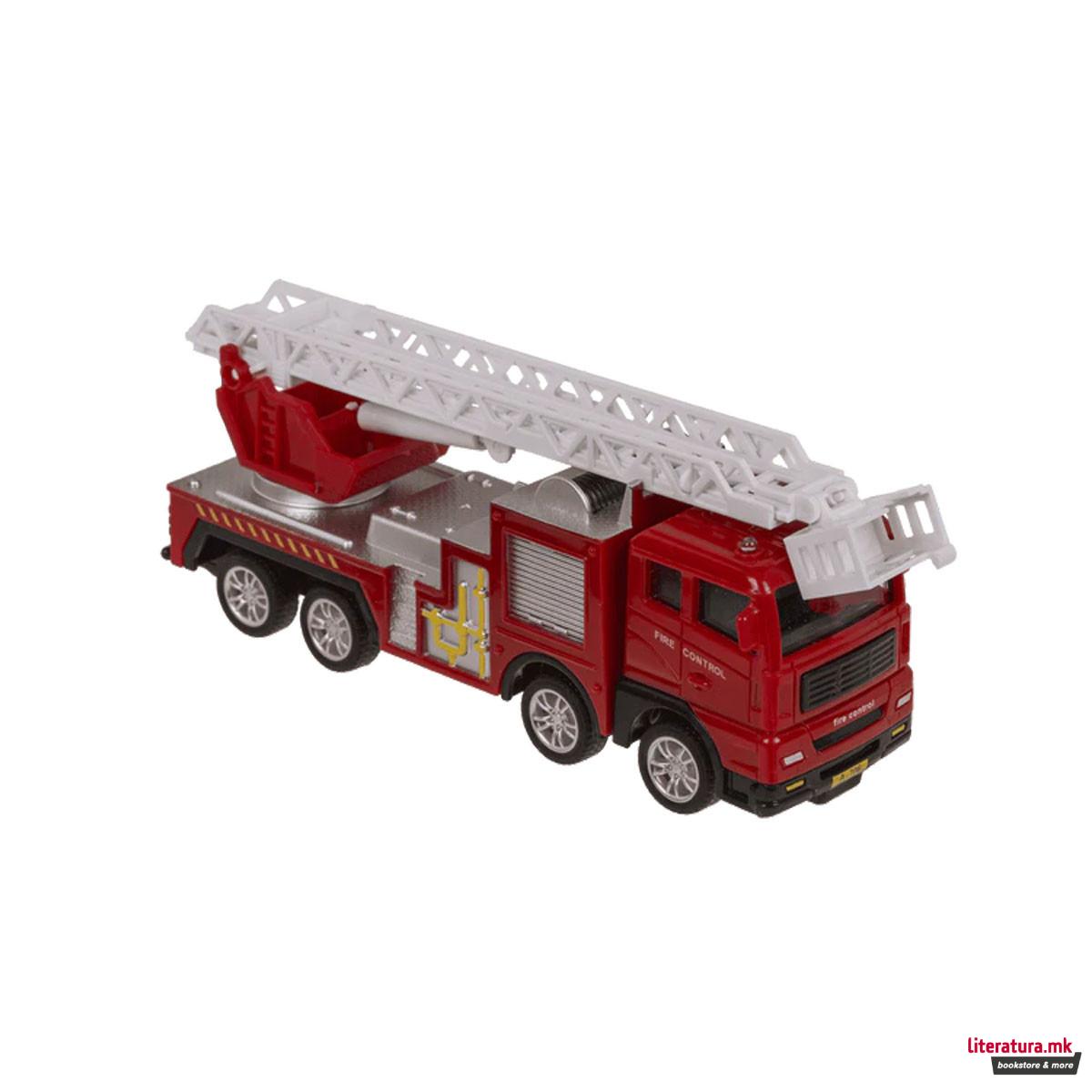 Фигура - Пожарникарски камион, 2 модели 