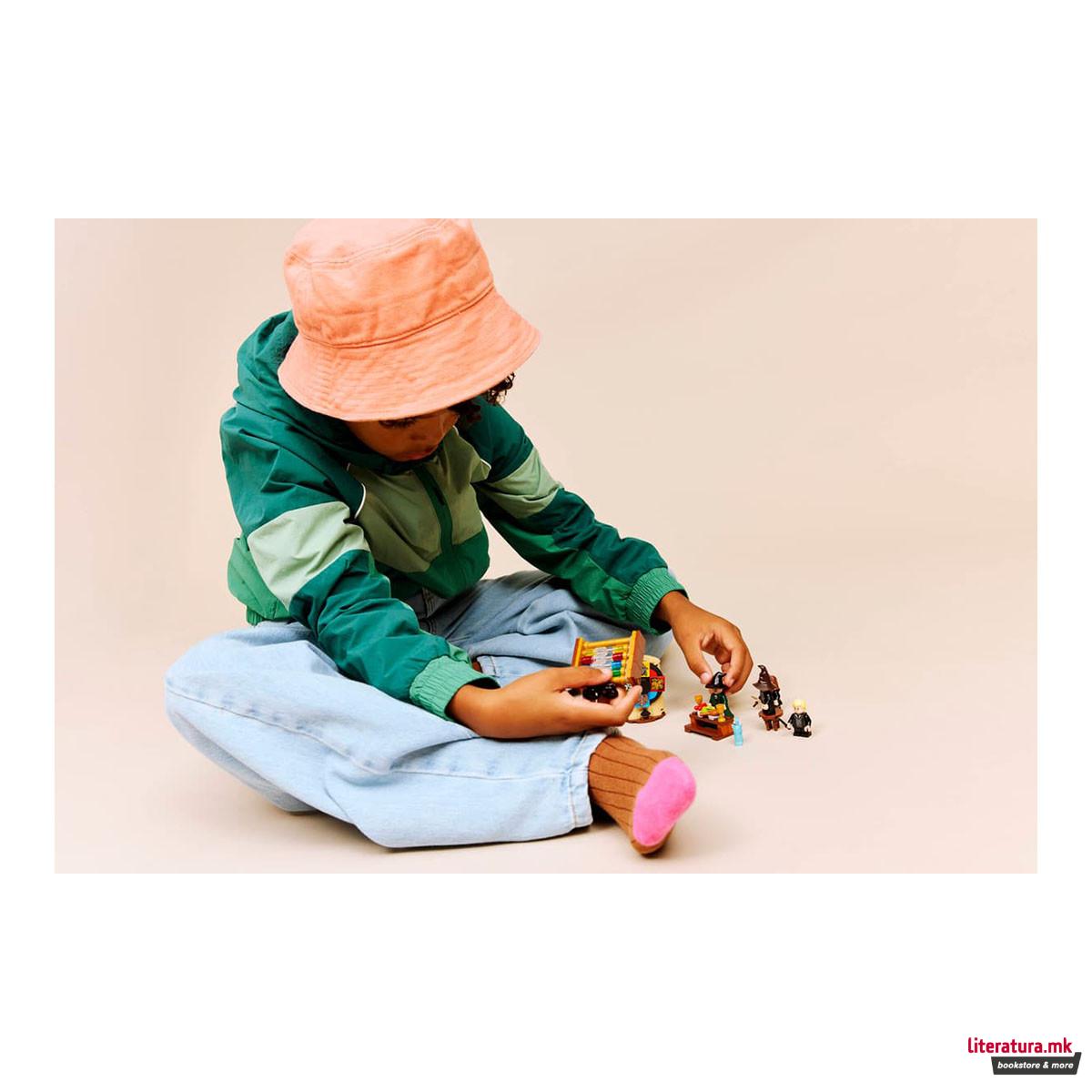 LEGO коцки, Harry Potter, Hogwarts Castle: Sorting Hat Ceremony 