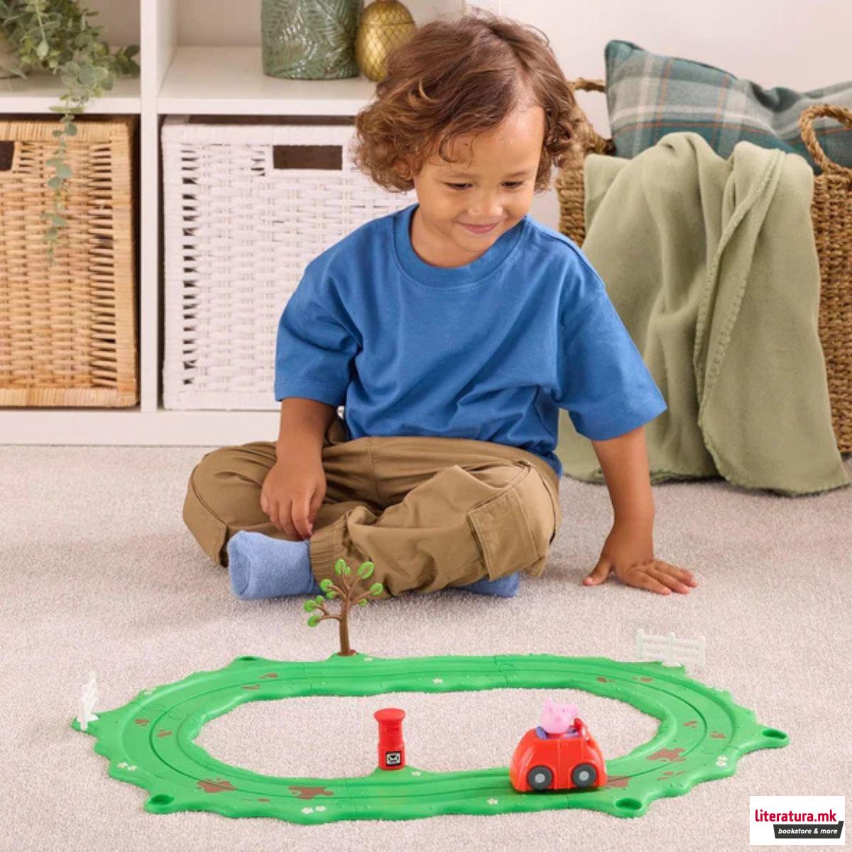 Сет за игра, Peppa Pig: Whizz Around - Peppa's Little Red Car Set 