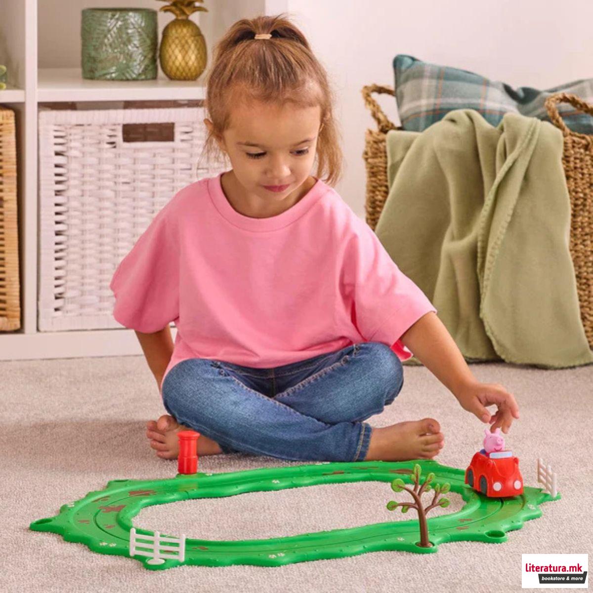 Сет за игра, Peppa Pig: Whizz Around - Peppa's Little Red Car Set 