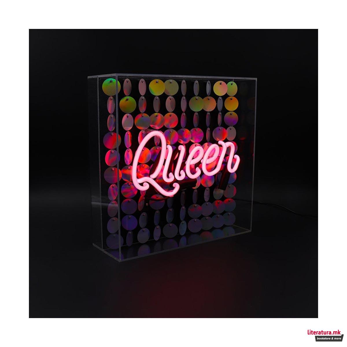 Неонски знак во кутија, 'Queen'