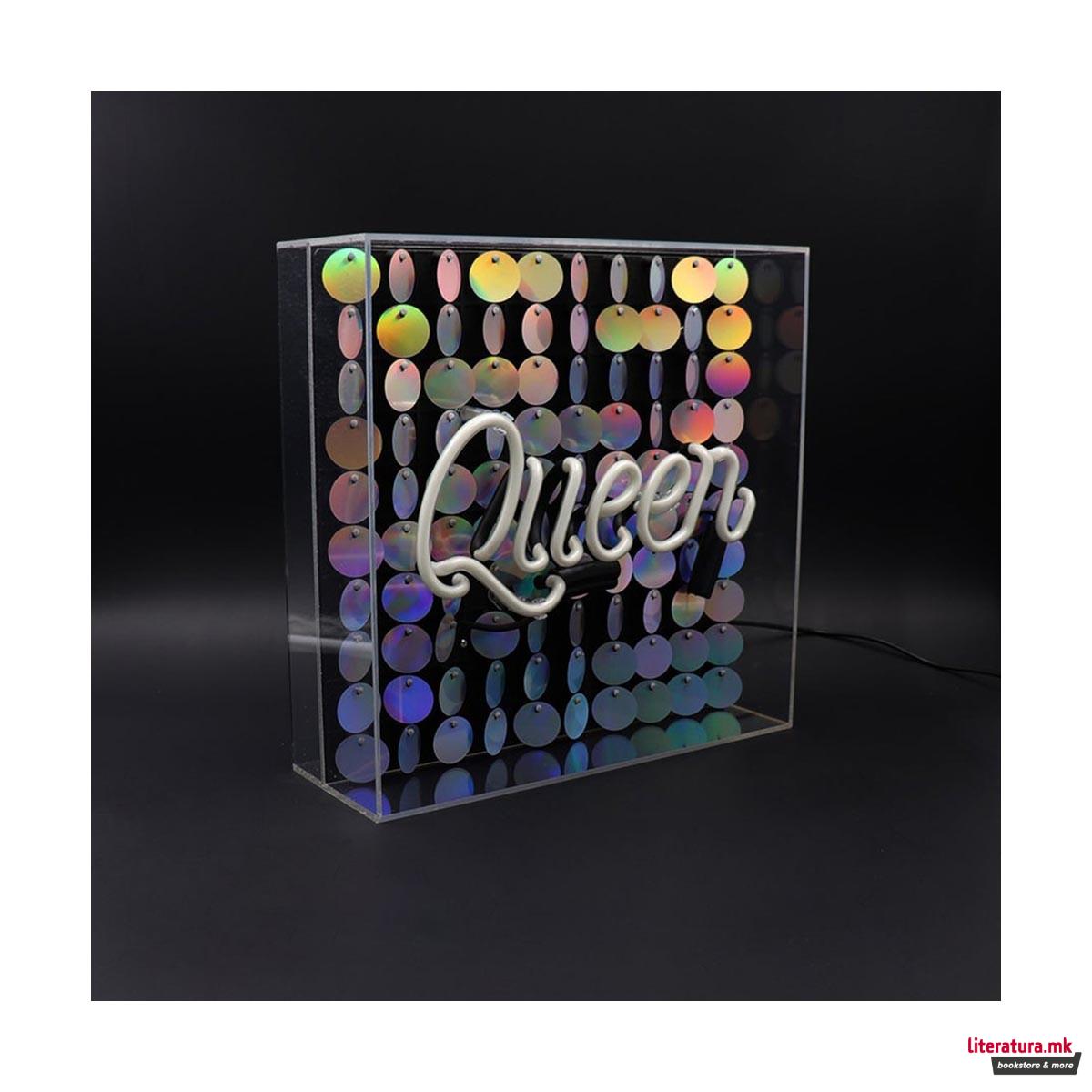 Неонски знак во кутија, 'Queen'