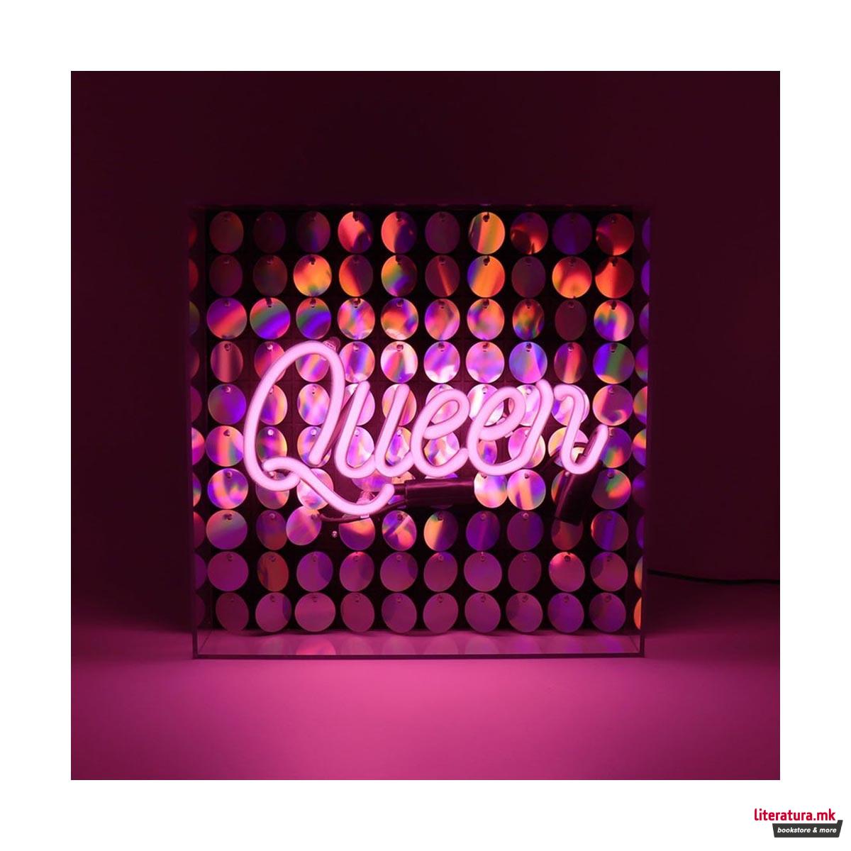 Неонски знак во кутија, 'Queen'