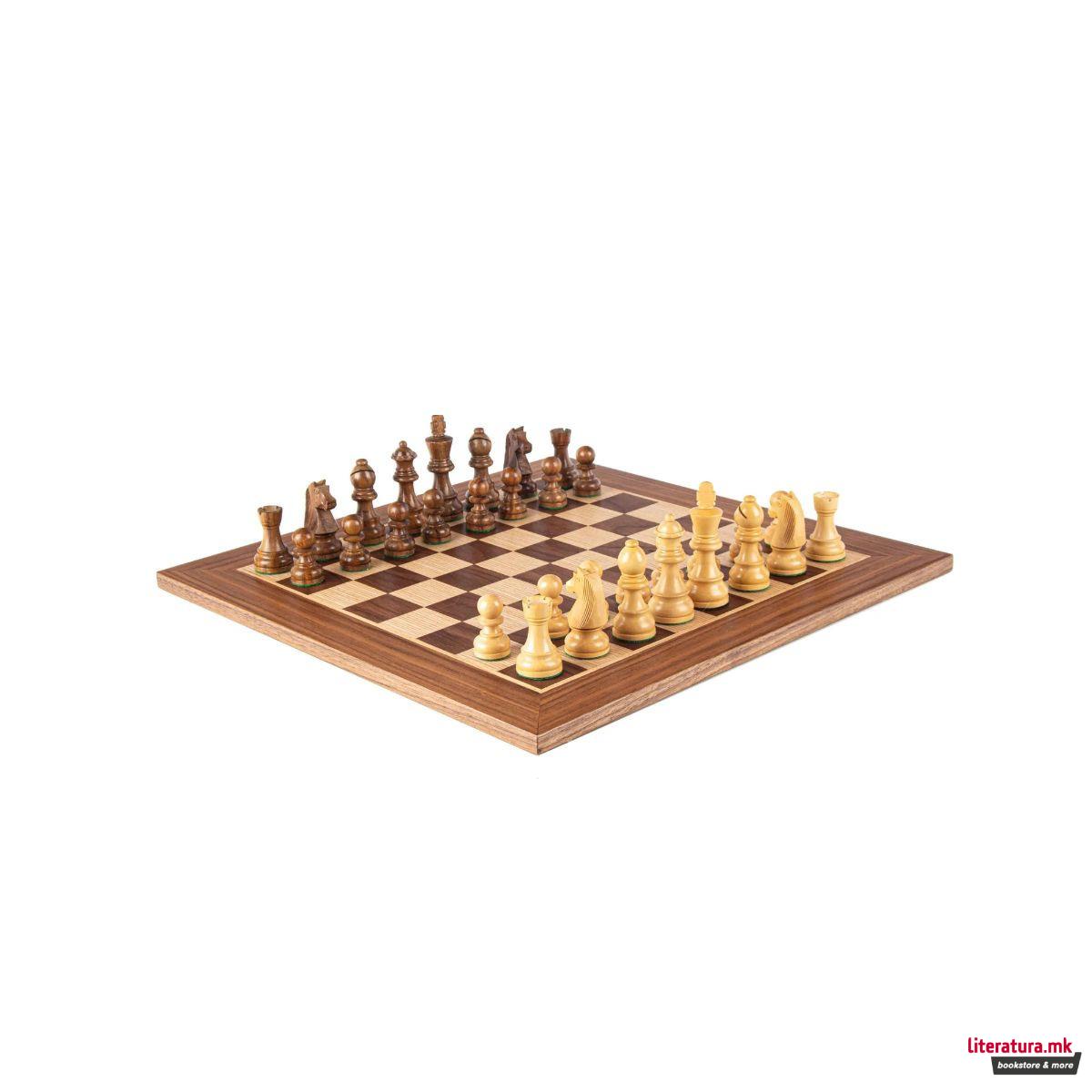 Сет за шах, Walnut/Staunton Chessmen 