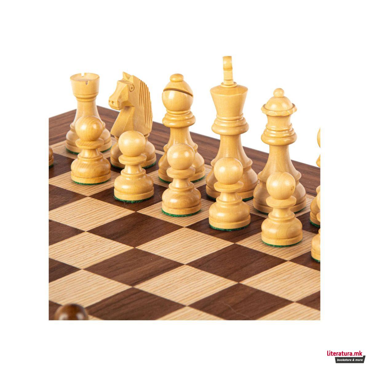 Сет за шах, Walnut/Staunton Chessmen 
