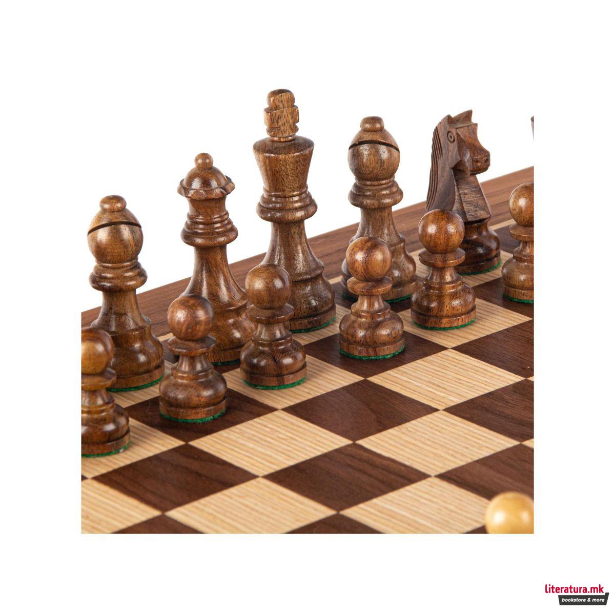 Сет за шах, Walnut/Staunton Chessmen 