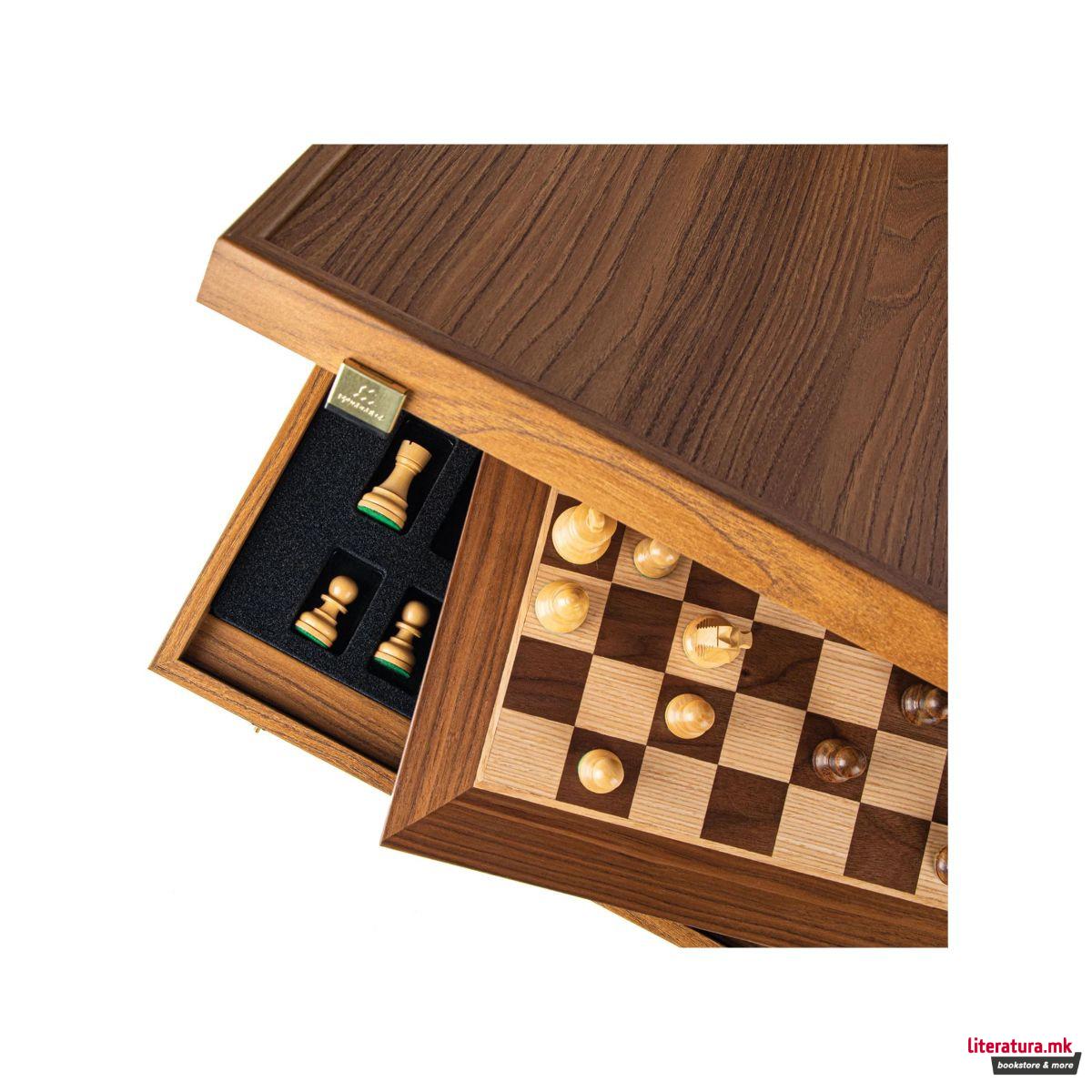Сет за шах, Walnut/Staunton Chessmen 