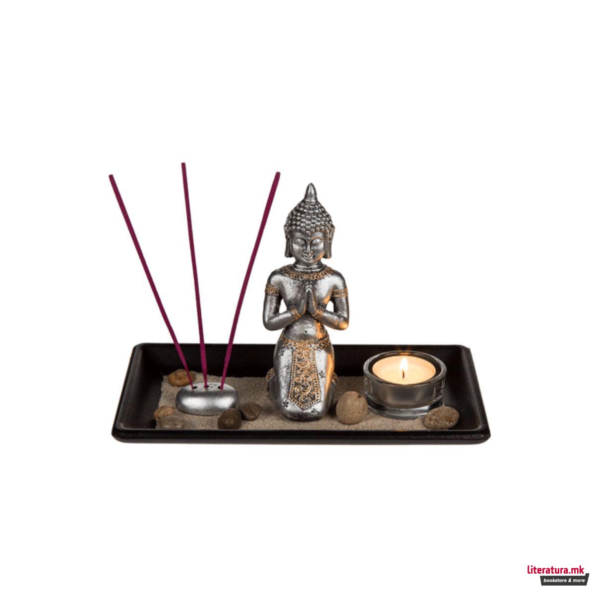 Дрвен послужавник со Буда фигура 