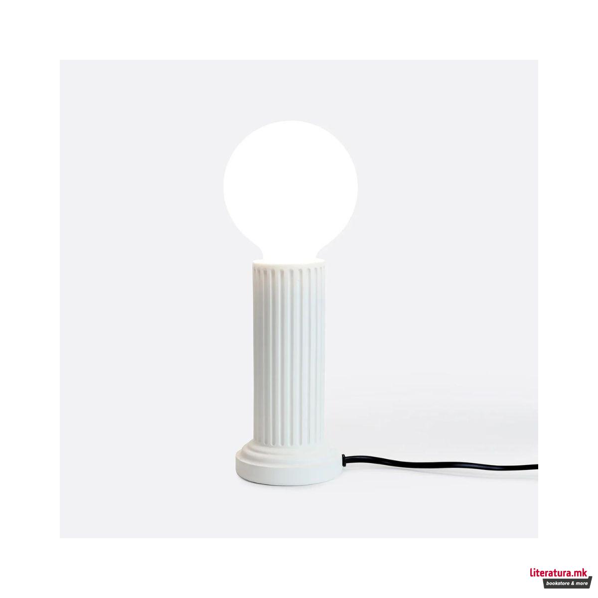 Столна ламба, Athena White 