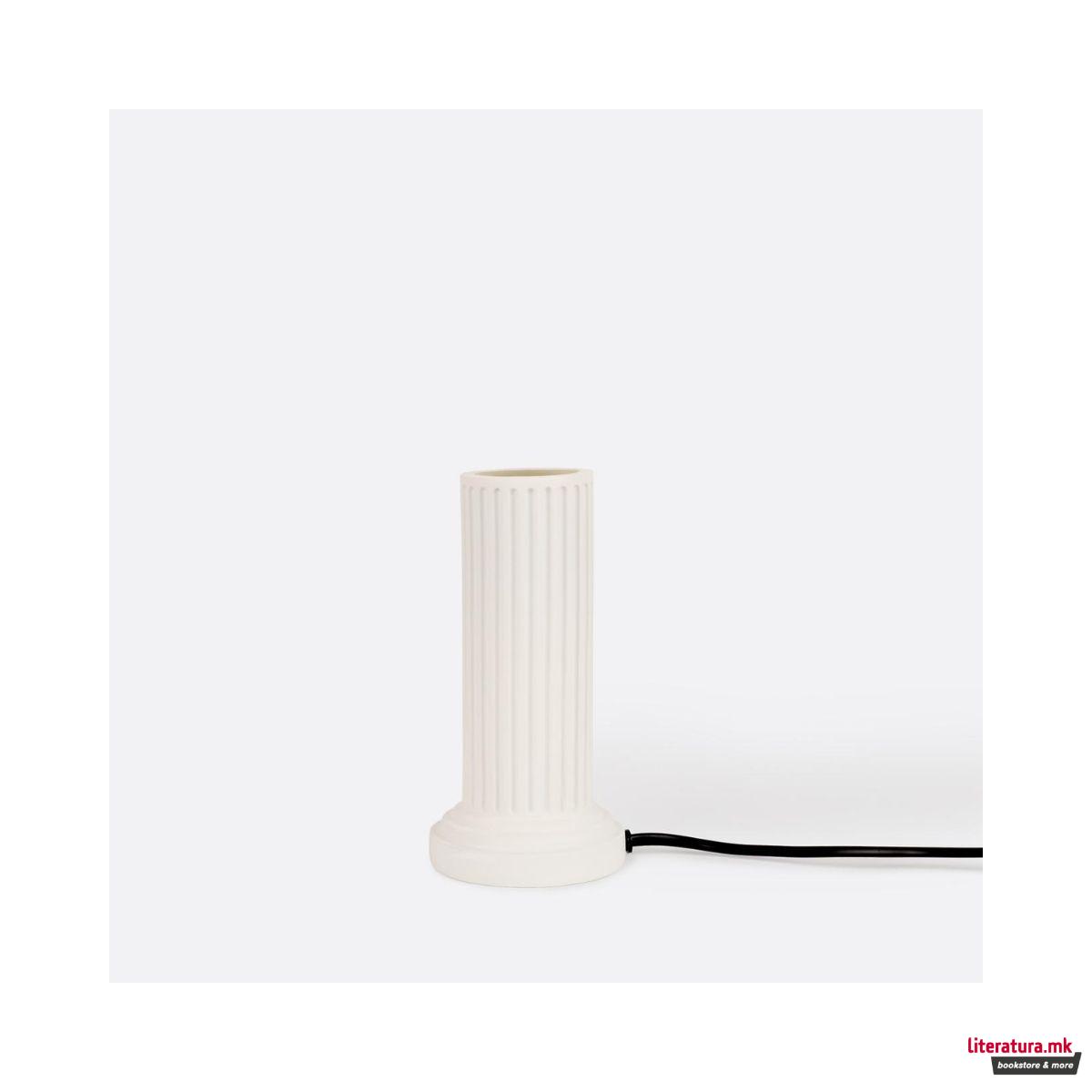 Столна ламба, Athena White 