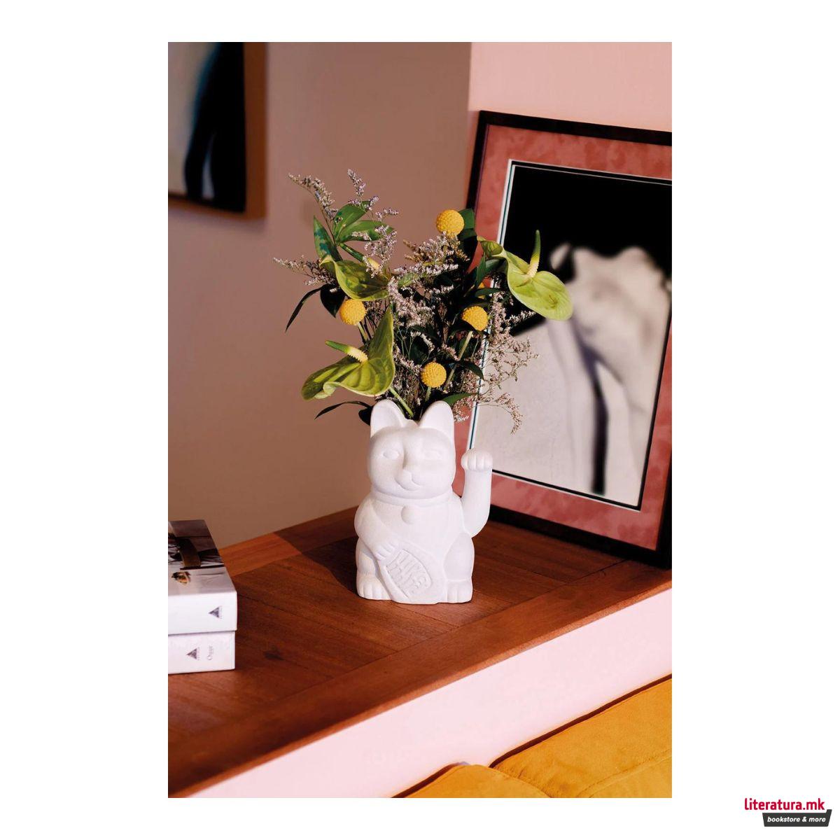 Вазна, Neko White 