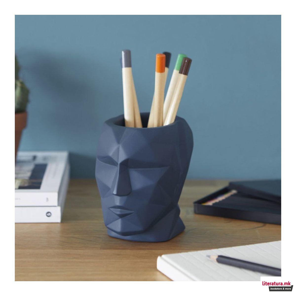 Чаша за моливи, The Head, сина 