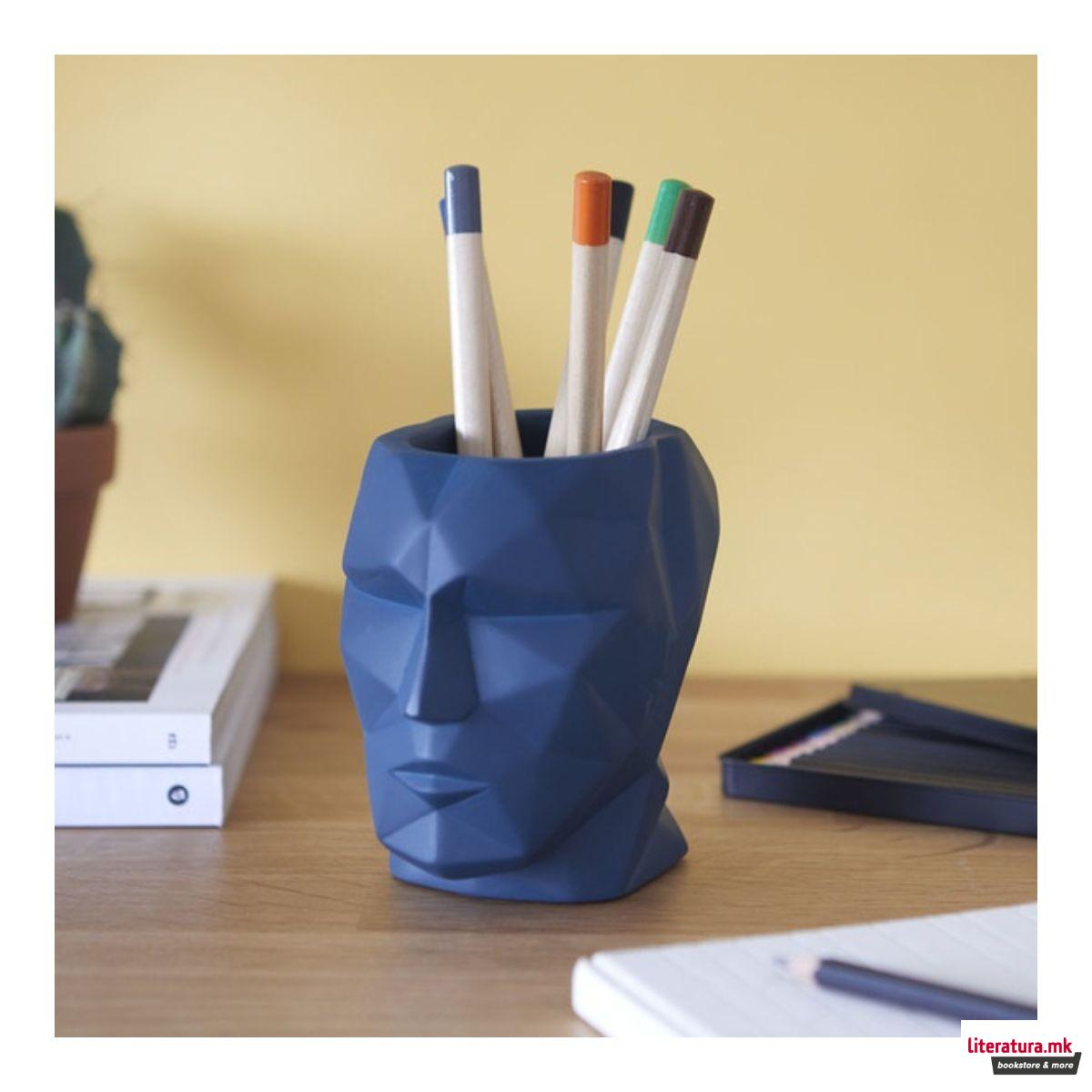 Чаша за моливи, The Head, сина 