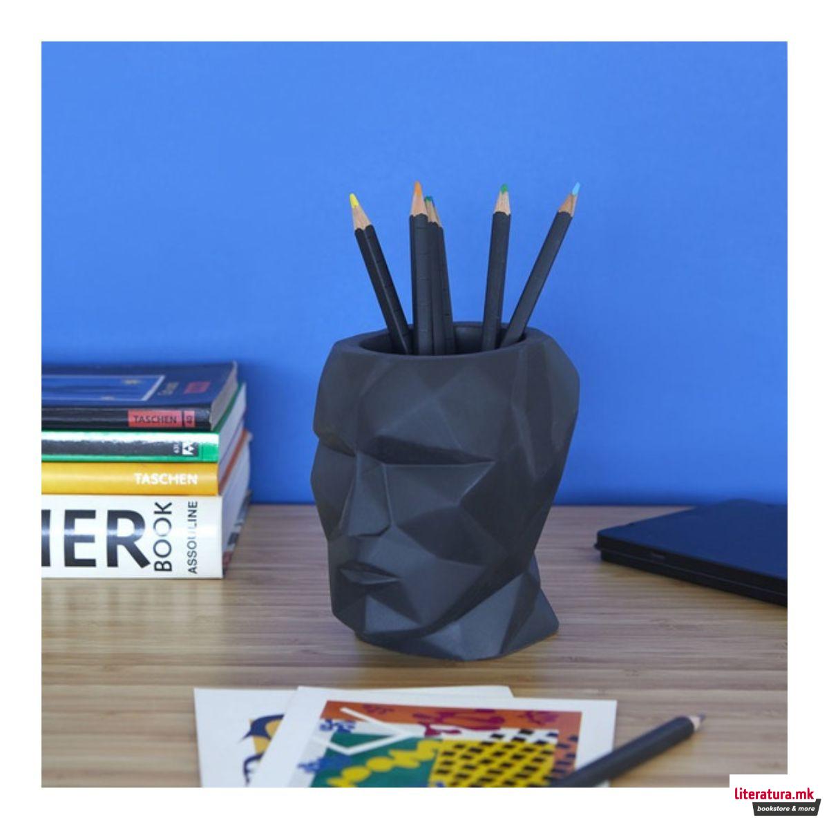 Чаша за моливи, The Head, црна