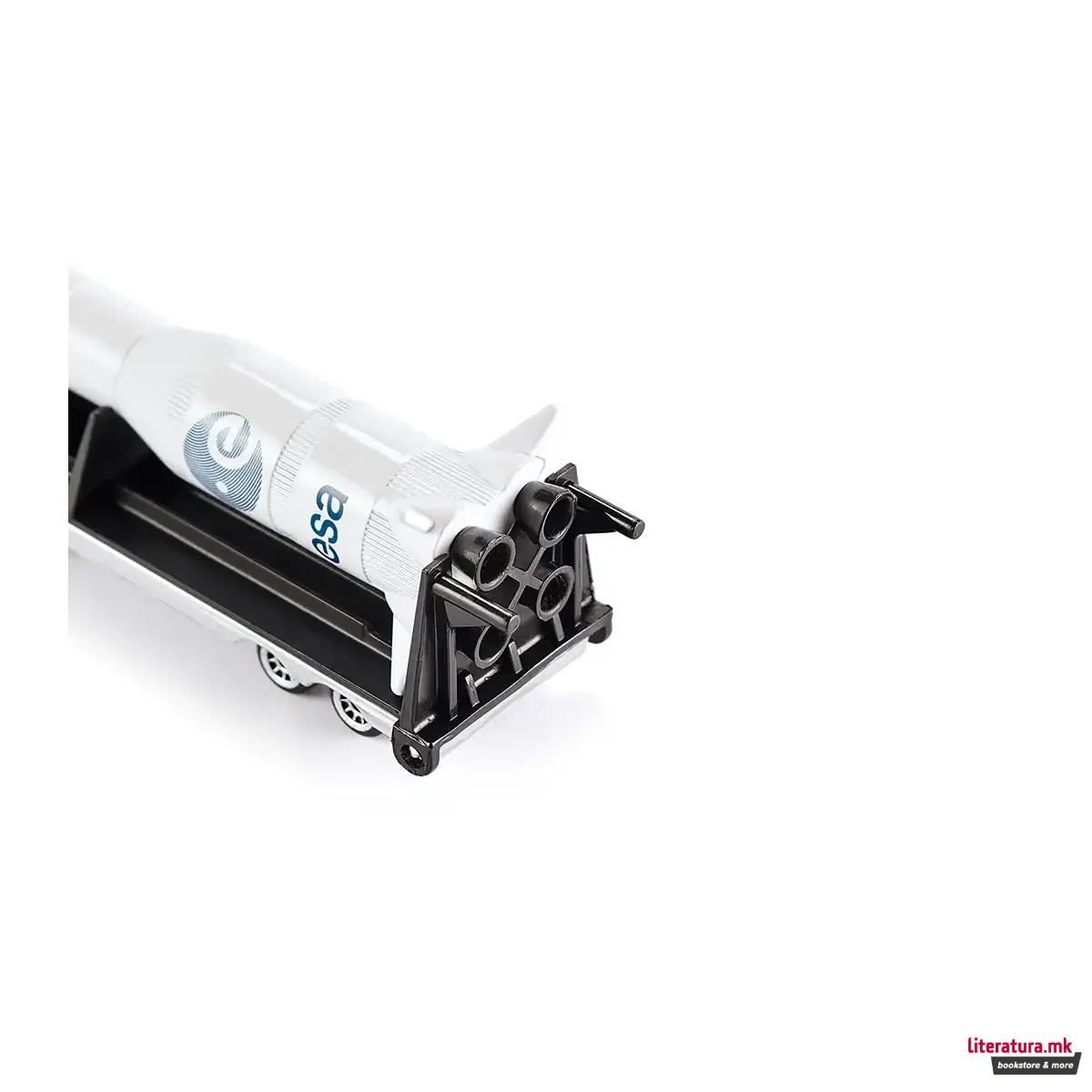 Фигура, Low Loader with Rocket 