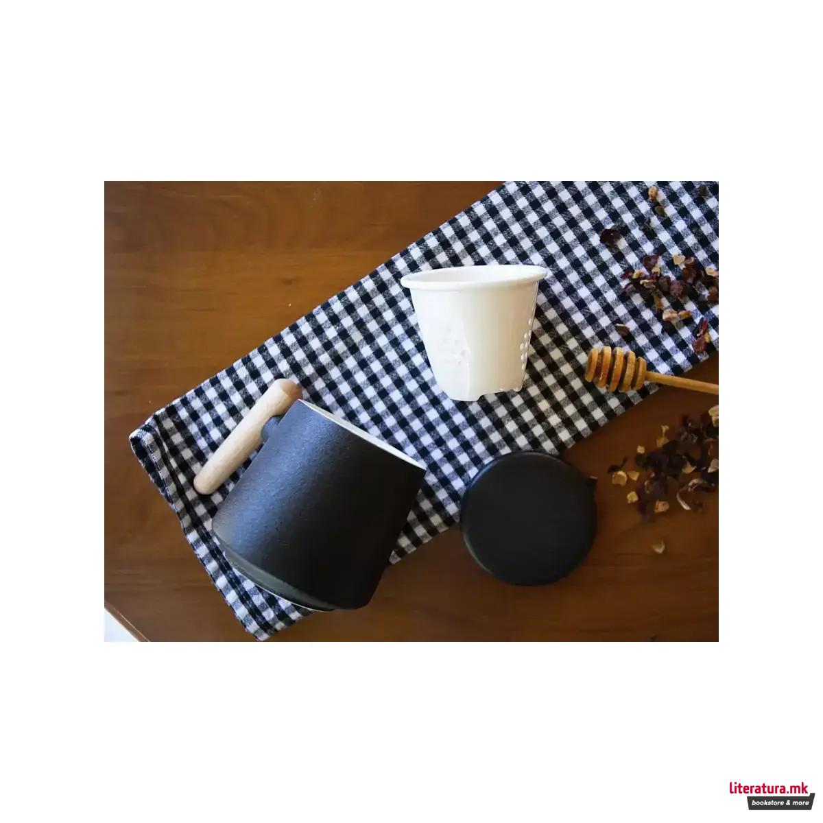 Шолја со керамичка цедалка и поклопка, црна, 400 ml 