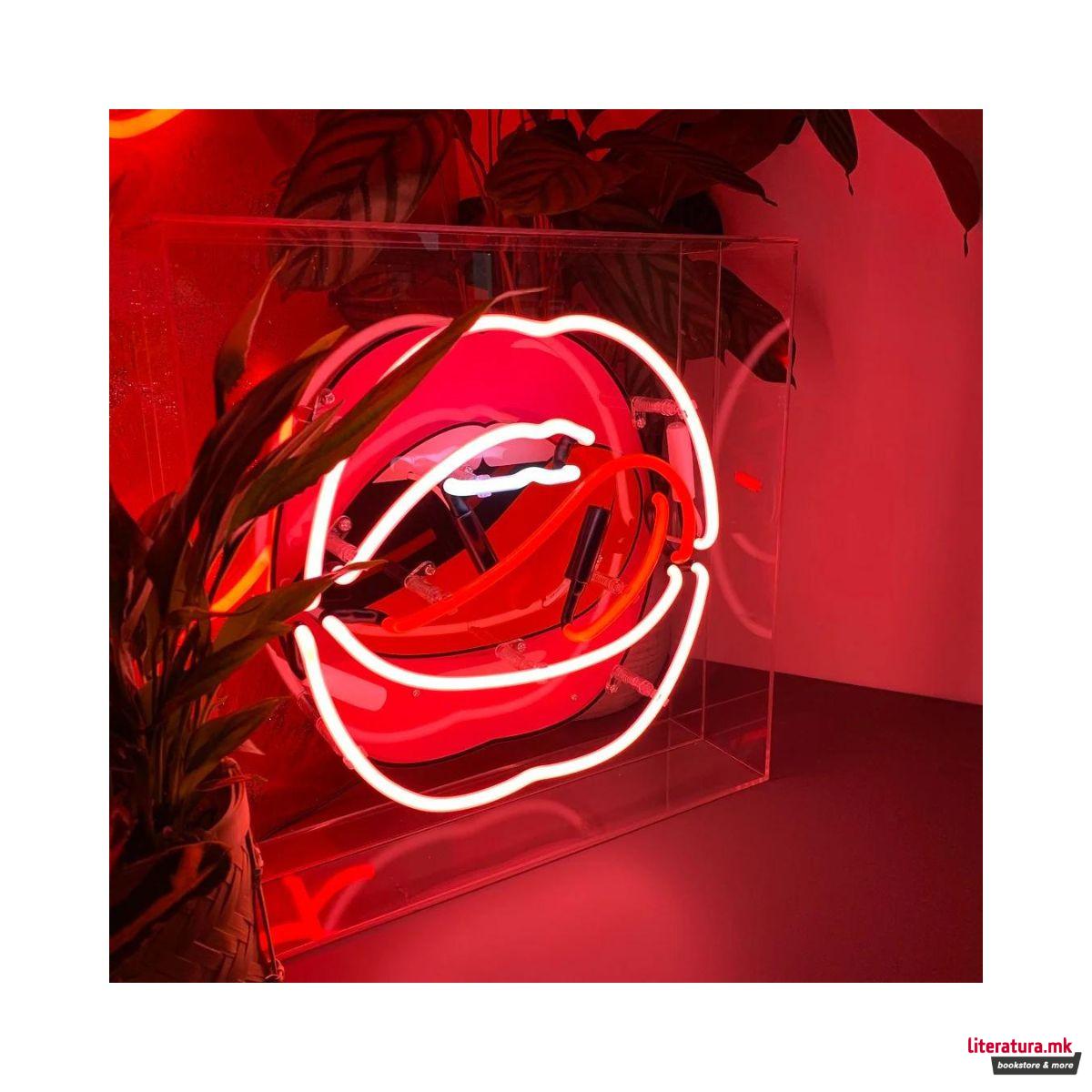 Неонски знак во кутија, 