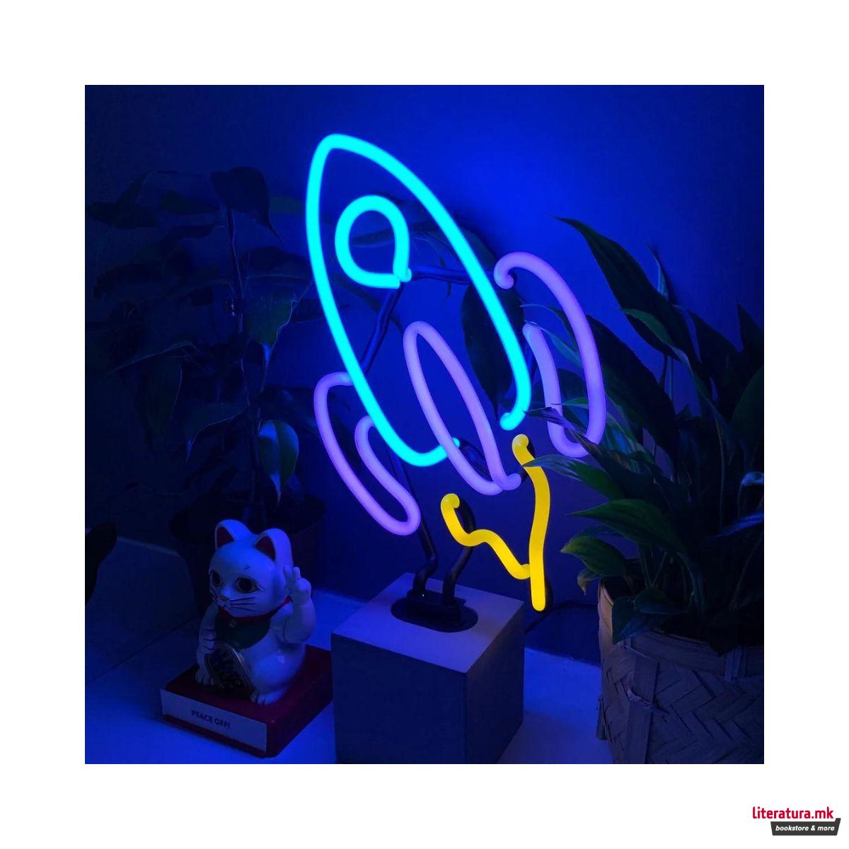 Неонски знак на бетонска основа, 